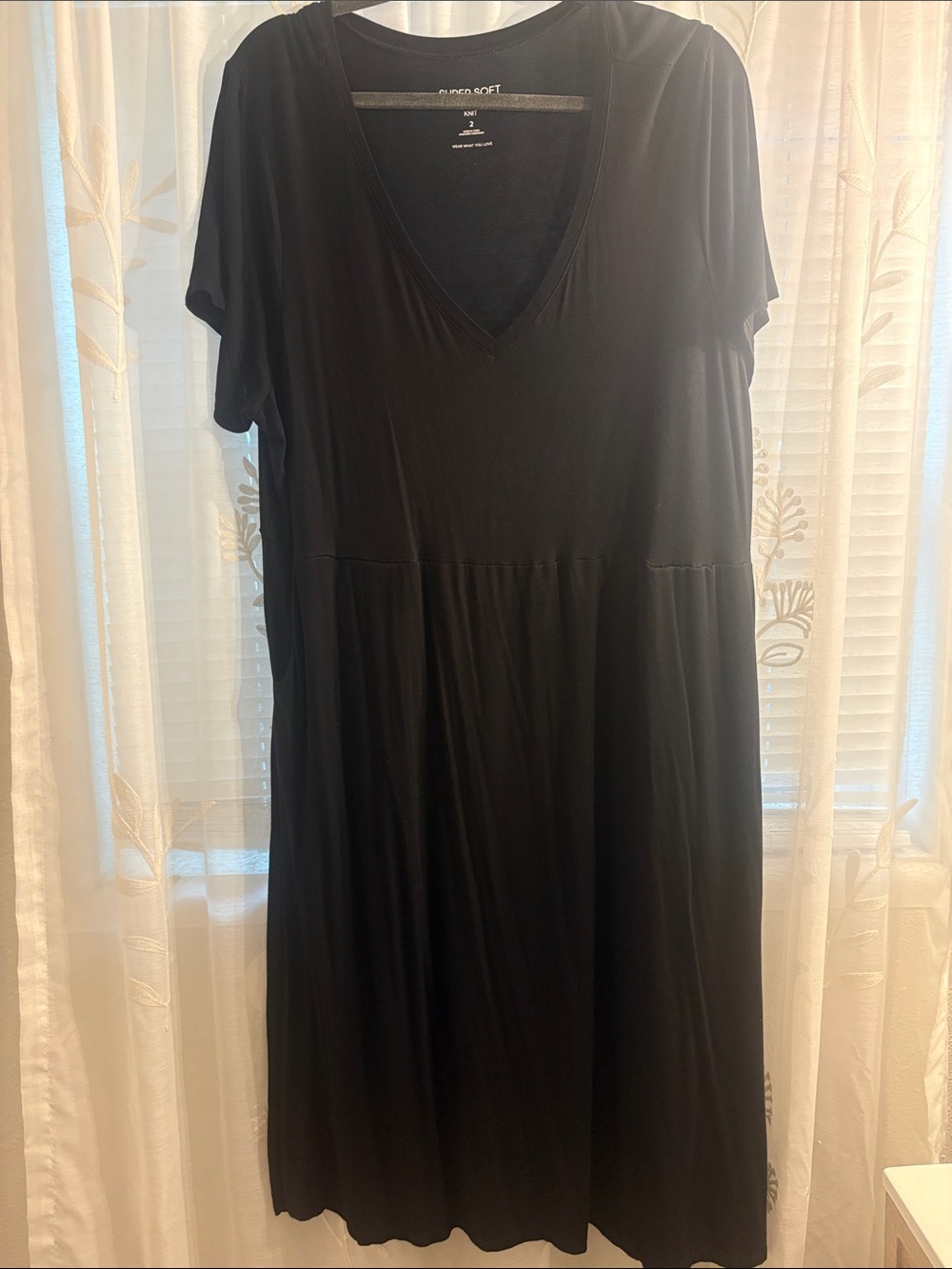 torrid Black V-Neck Short Sleeve Midi Dress